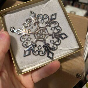 Metropolitan Museum of Art 2020 Silver Plated Snowflake Ornament in Box